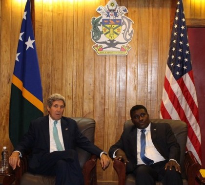 PM and Secretary Kerry speaking on issues of mutual interest. Photo credit: PMO.