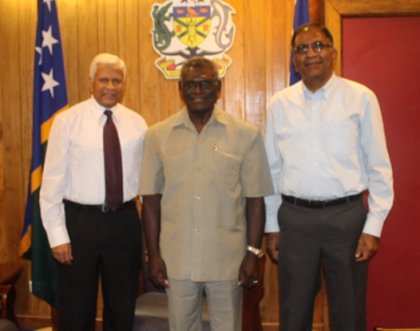 Prime Minister Sogavare with Pan-Oceanic Bank Chairman Mr Upali de Silva (at PM’s right) and POB CEO Mr NihalKekulawala after their discussions on Monday. Photo credit: OPMC.