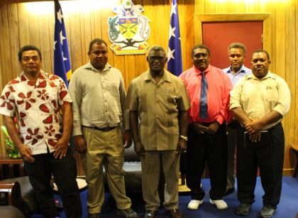 Prime Minister Manasseh Sogavare with the Central Islands Provincial Executive. Photo credit: OPMC.