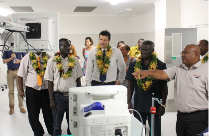 An eye-care specialist introducing the Acting New Zealand High Commissioner His Excellency Mike Ketchen and Prime Minister Sogavare to facilities at the Pacific Regional Eye Centre on its opening. Looking on is the Permanent Secretary of the Ministry of Heath and Medical Services Dr Tenneth Dalipanda. Photo credit: OPMC.