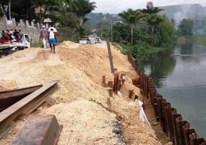 Emco's sheet pile wall nearing completion on Vara Road at the Mataniko River. Photo credit: MID.
