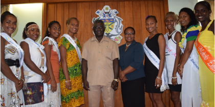 Prime Minister Manasseh Sogavare flanked by the Pageant contestants. Photo credit: OPMC.