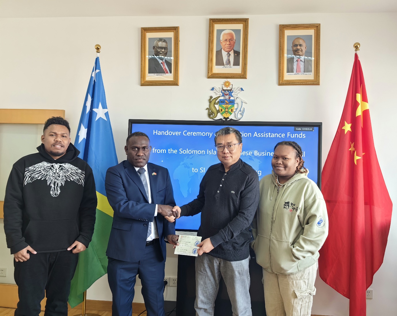 Solomon Islands Chinese Business Council assists Solomon Islands students in Beijing